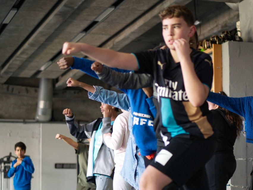Des adolescents participent à un entrainement de Boxe éducative au Grand Parc, à Bordeaux.